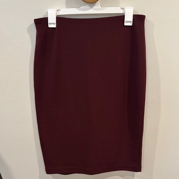 Premise Women’s Elegant Burgundy Pencil Skirt Stretch Slit in Back Size 8 - Picture 1 of 5